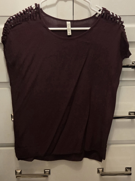 gf collection Tops - GF Collection Short Sleeve Top in Deep Plum with Woven Shoulder Detail